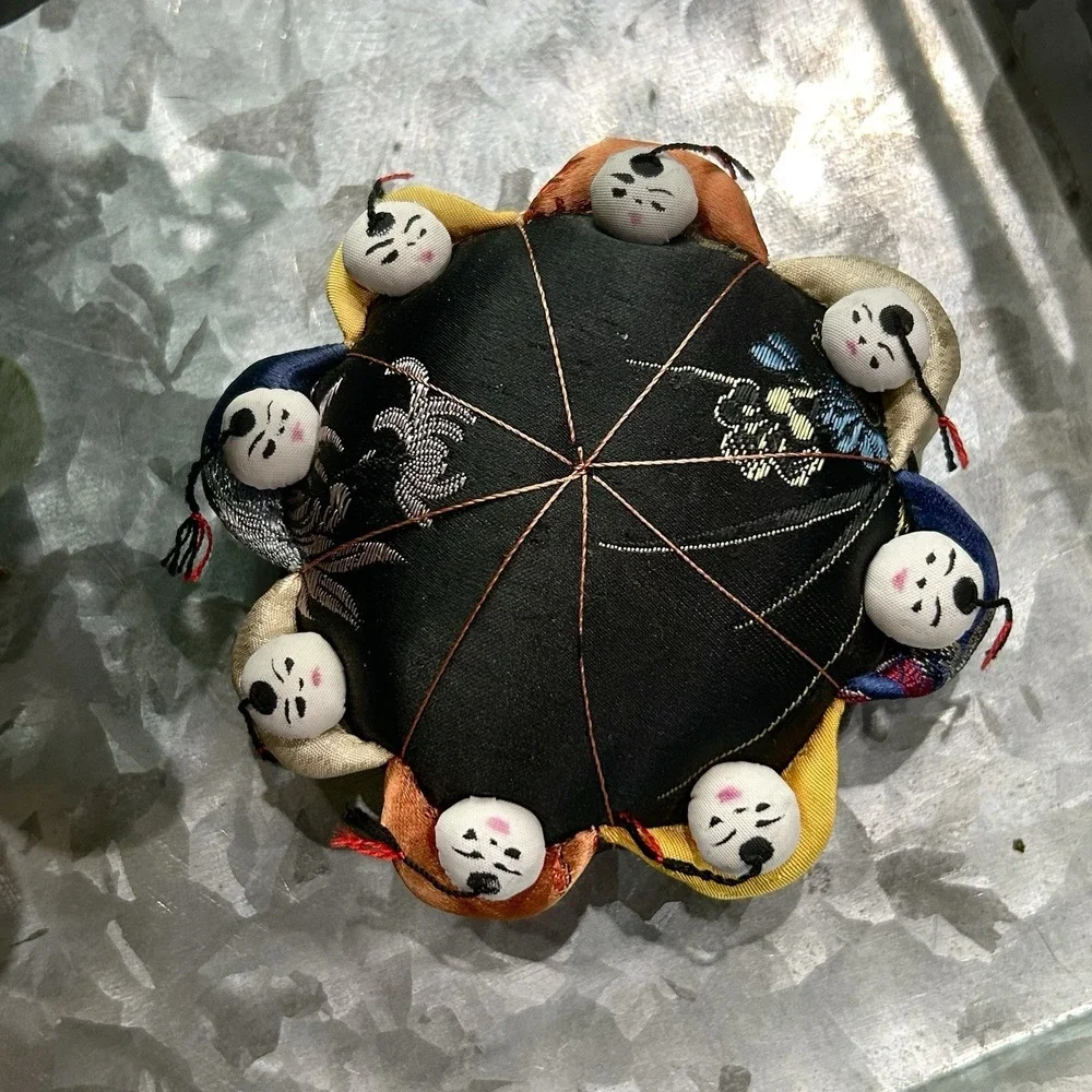 Honbay Chinese Traditional Style Black Needle Pin Cushion With 8‎ Kid Design